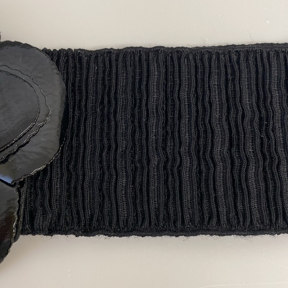 Womens Black Wide Elastic Stretch Waistband BELT Shiny FauxLeather Flower Buckle - Picture 4 of 10